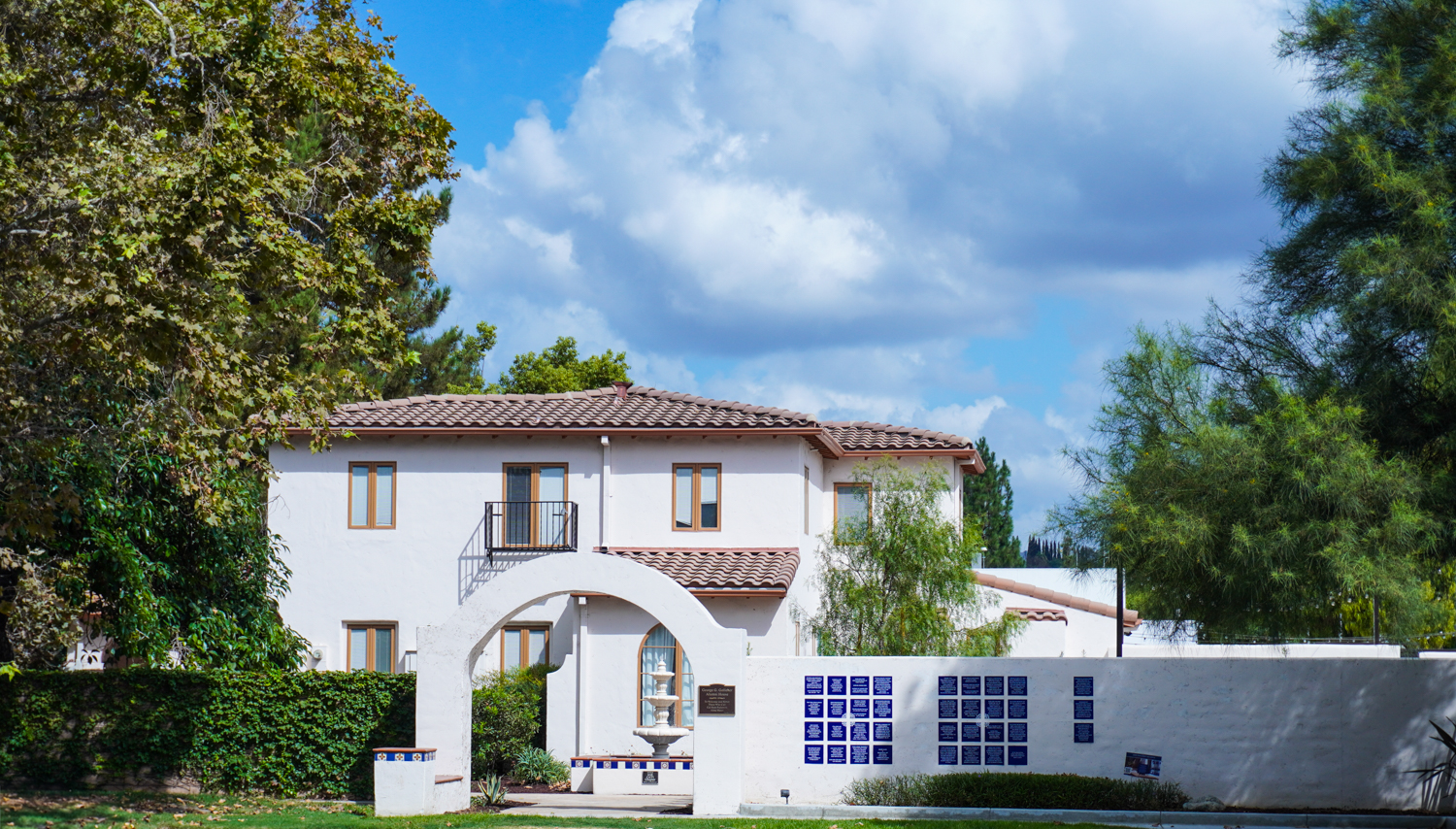 Golleher Alumni House entrance on Cal State Fullerton campus