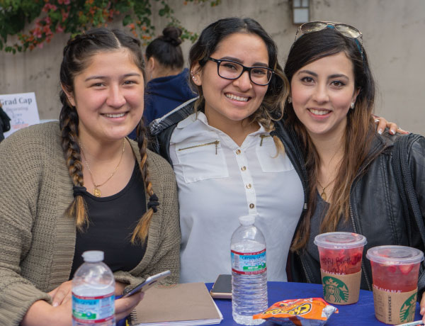 GradBBQ Students Enjoying a Meal